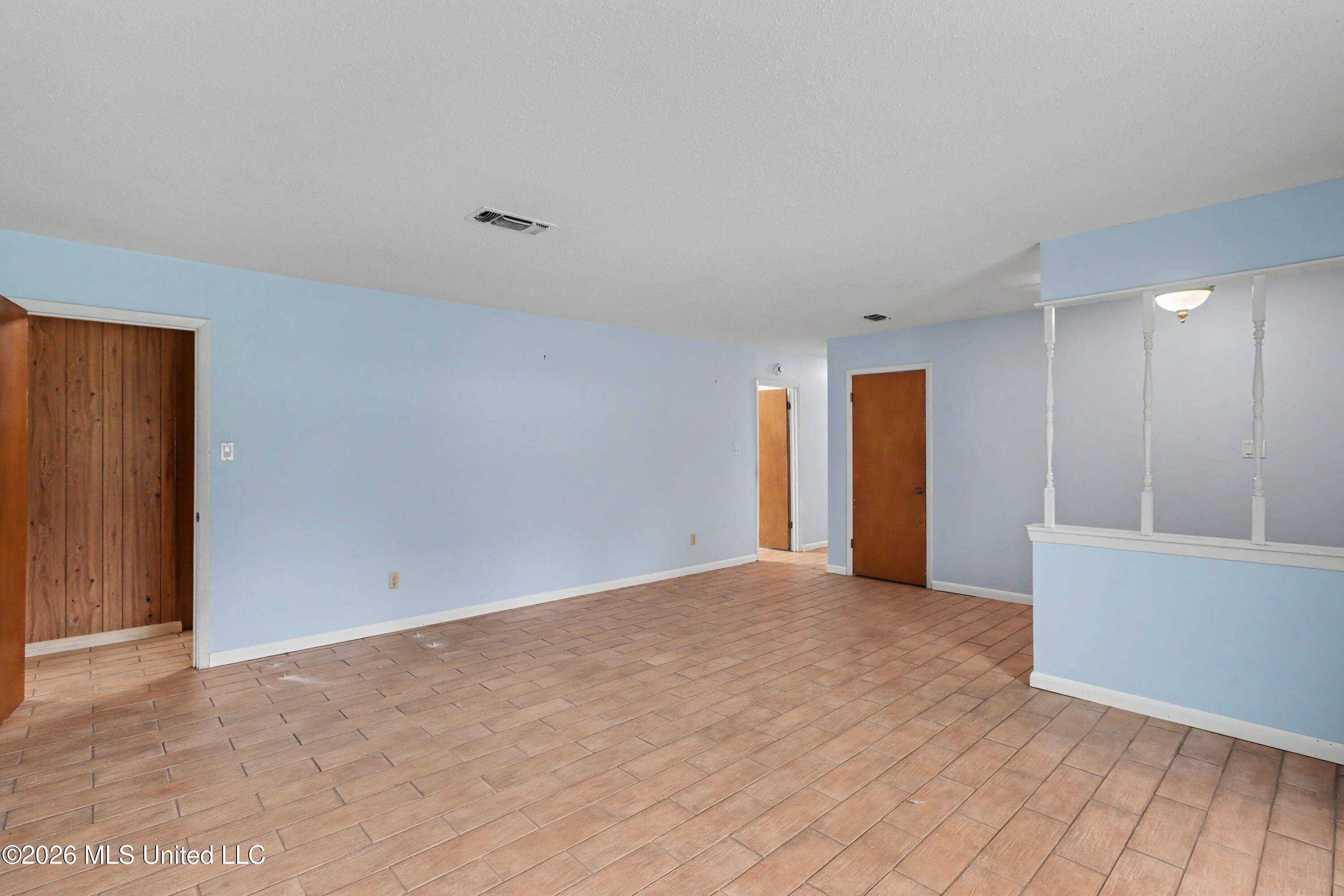 2176 Atkinson Road Biloxi, MS 39531 - Photo 4 of 27 living room