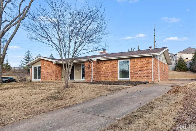 $424,900 | 7 Chevington Court, Ballwin, MO 63011