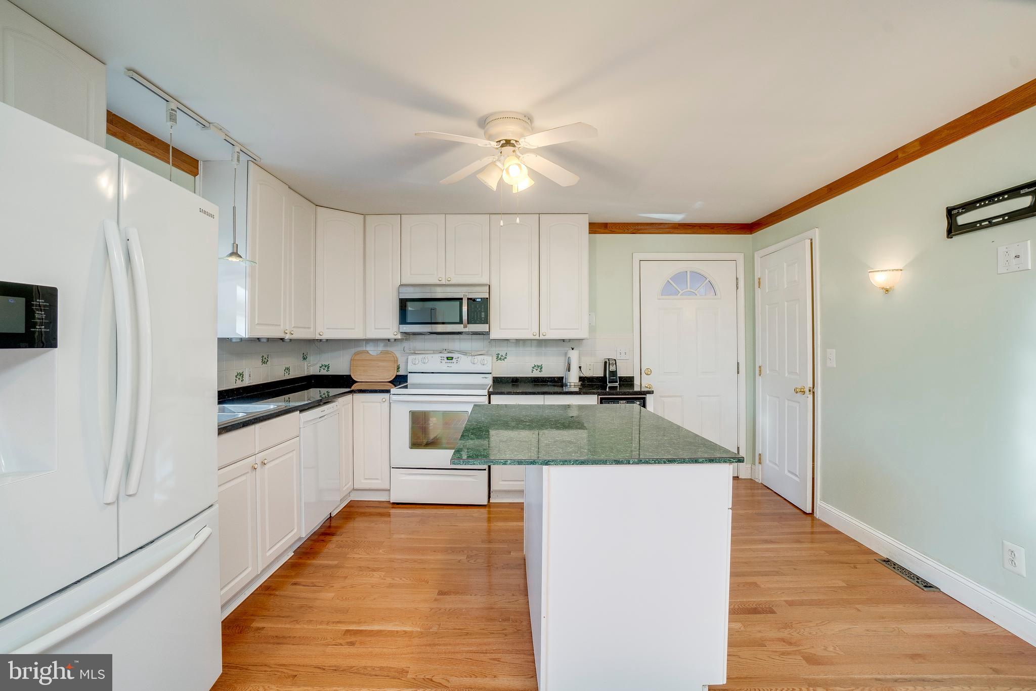 628 Trimble Road Joppa, MD 21085 - Photo 22 of 42 White 42" Cabinets and Appliances