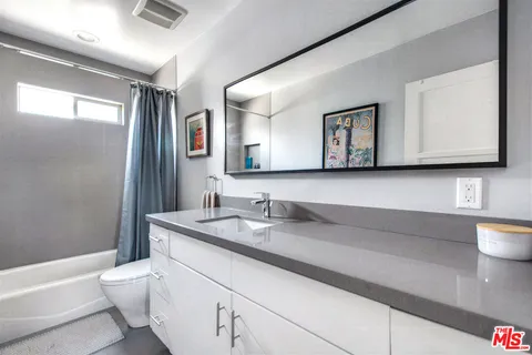 $1,138,000 | 2702 Thurman Avenue, Los Angeles, CA 90016