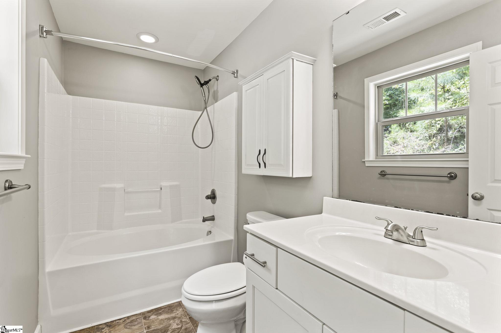 125 Robinson Road Taylors, SC 29687 - Photo 20 of 36