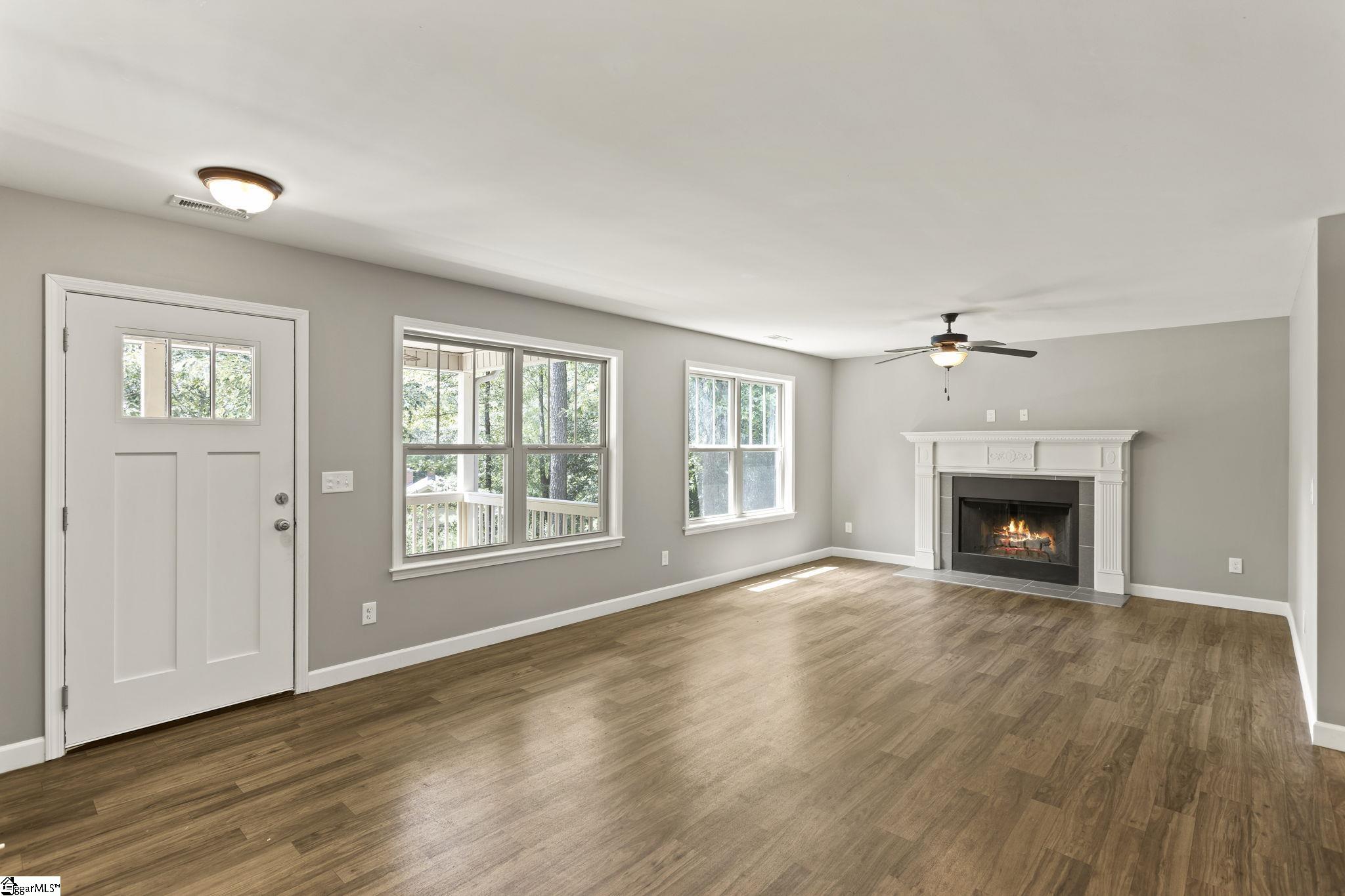 125 Robinson Road Taylors, SC 29687 - Photo 3 of 36