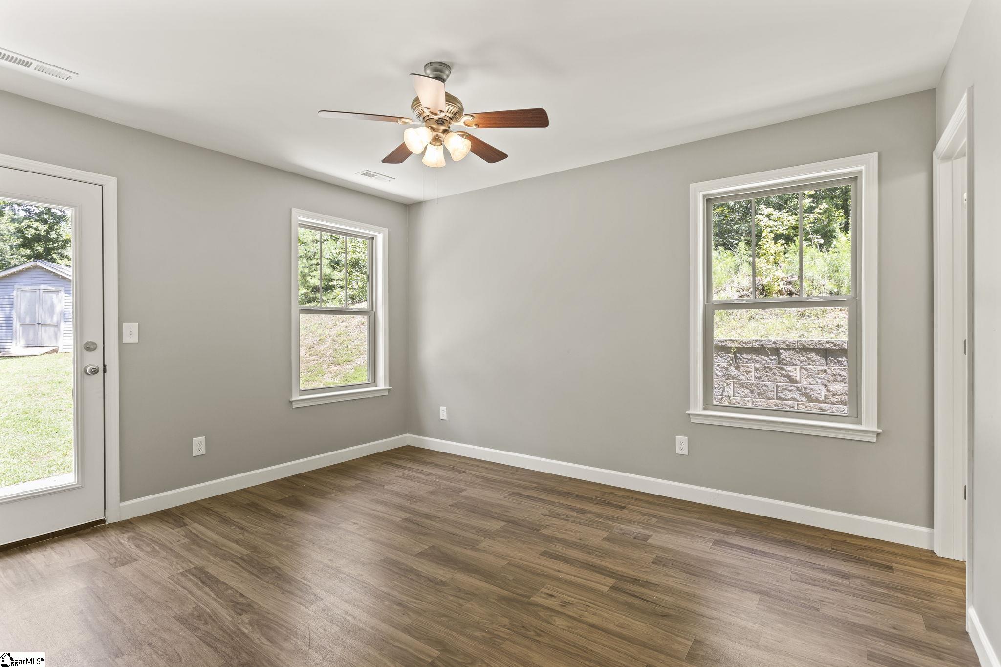 125 Robinson Road Taylors, SC 29687 - Photo 7 of 36
