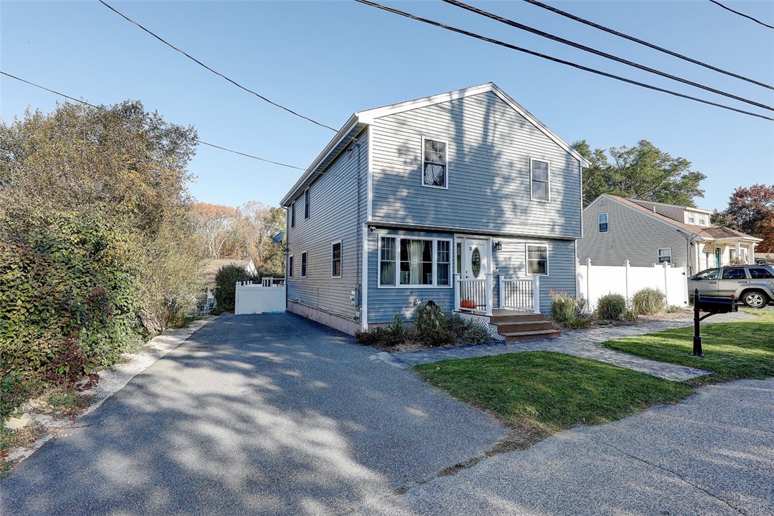 28 Schoolhouse Road Warren, RI 02885 - Photo 2 of 33 Gallery Image 2