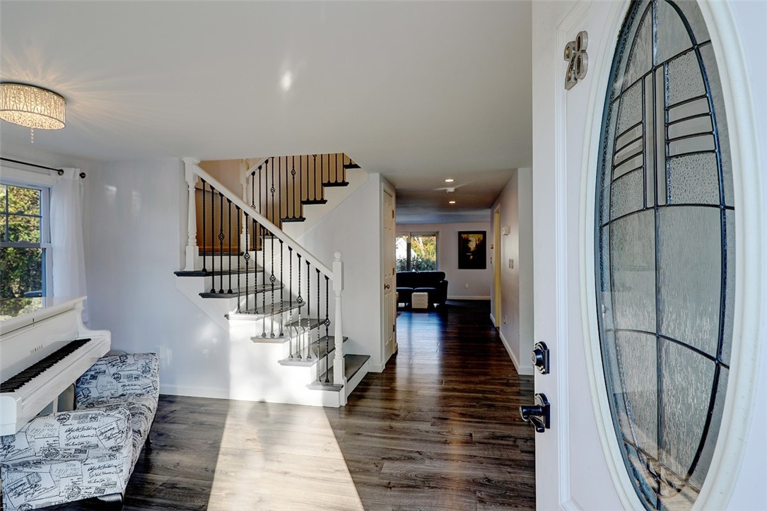 28 Schoolhouse Road Warren, RI 02885 - Photo 3 of 33 Gallery Image 3