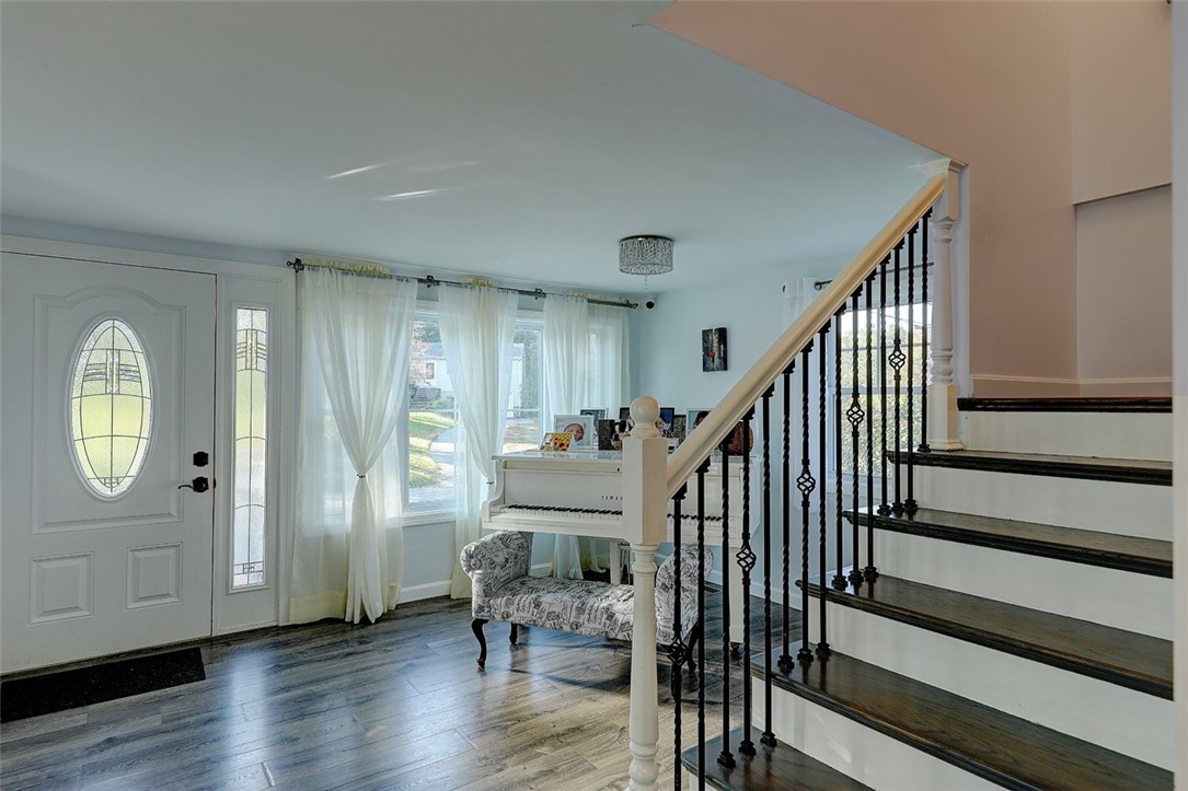 28 Schoolhouse Road Warren, RI 02885 - Photo 4 of 33 Gallery Image 4