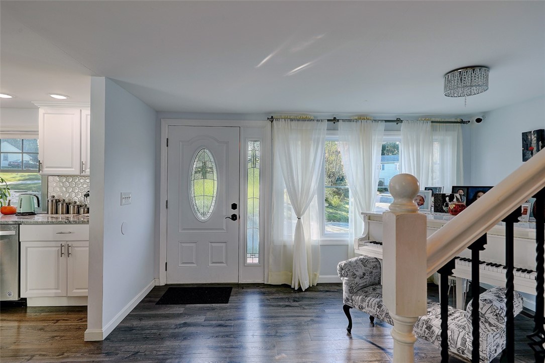 28 Schoolhouse Road Warren, RI 02885 - Photo 5 of 33 Gallery Image 5