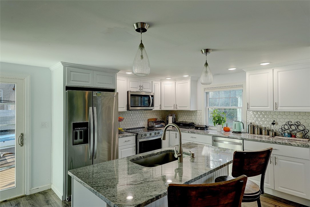 28 Schoolhouse Road Warren, RI 02885 - Photo 7 of 33 Gallery Image 7