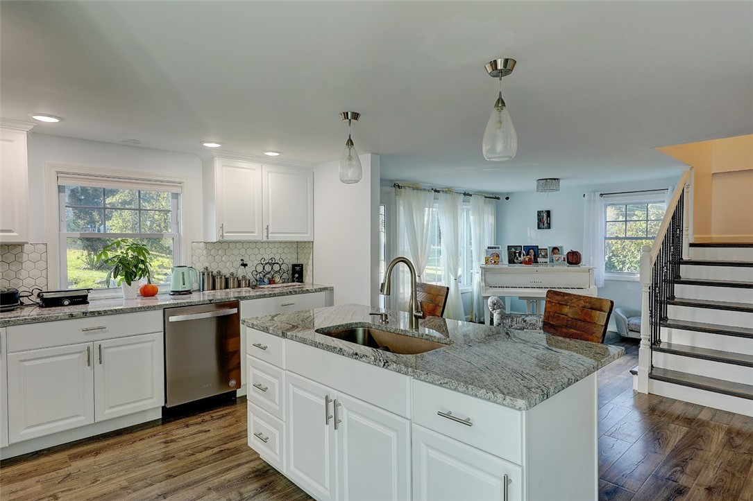 28 Schoolhouse Road Warren, RI 02885 - Photo 8 of 33 Gallery Image 8