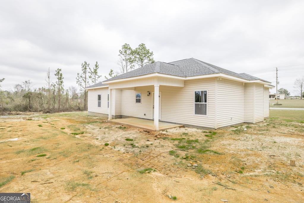 212 Lovett Farm Road East Dublin, GA 31027 - Photo 6 of 26 a view of a house with a yard