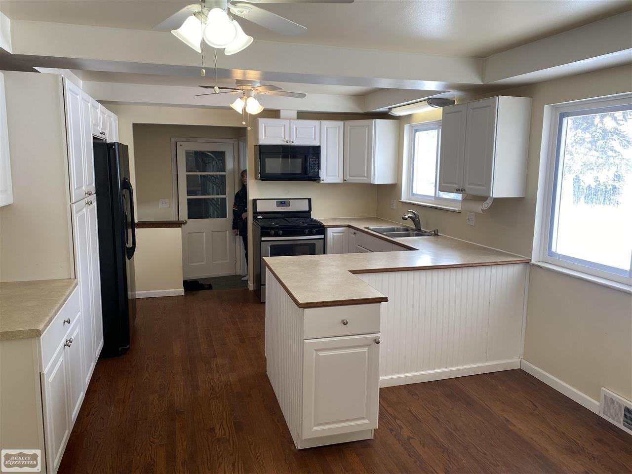52076 Hayes Road Macomb, MI 48042 - Photo 3 of 28 50065470-2.JPG