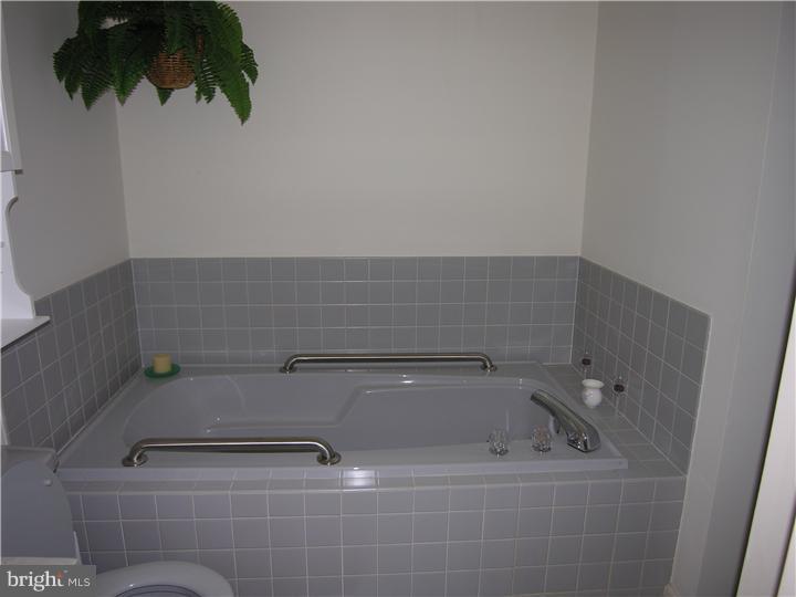 36 Trafalgar Road, Unit 21 Doylestown, PA 18901 - Photo 14 of 20 Bathroom