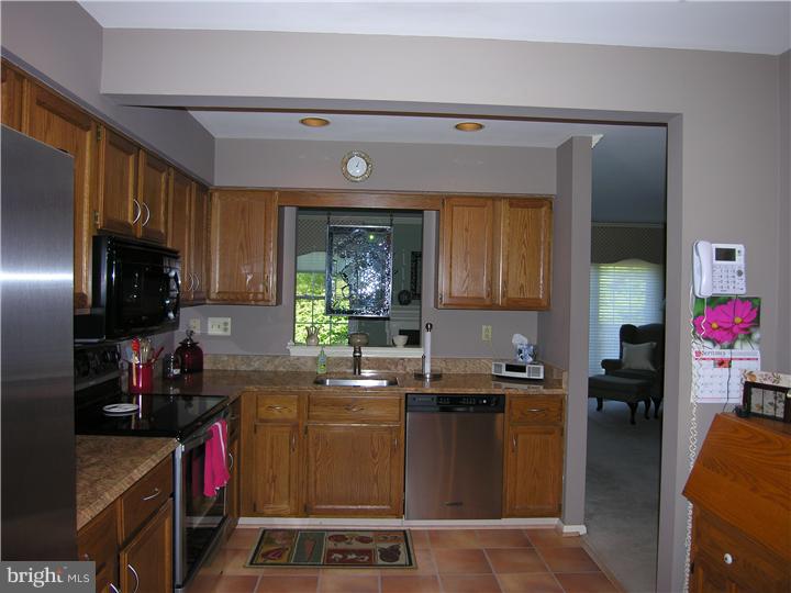 36 Trafalgar Road, Unit 21 Doylestown, PA 18901 - Photo 5 of 20 Kitchen