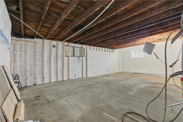 $955,000 | 42 Main Road, Tiverton, RI 02878