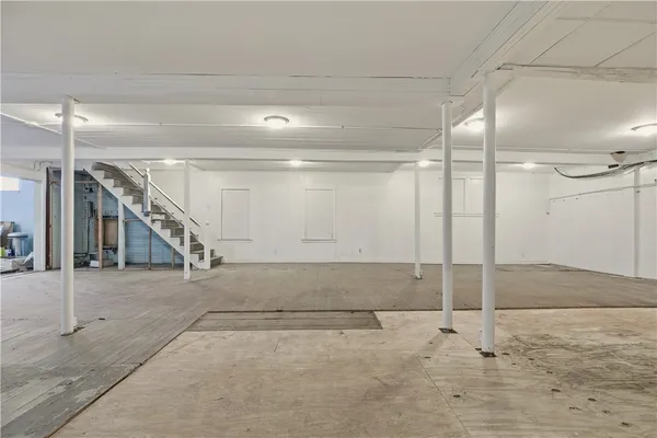 $955,000 | 42 Main Road, Tiverton, RI 02878