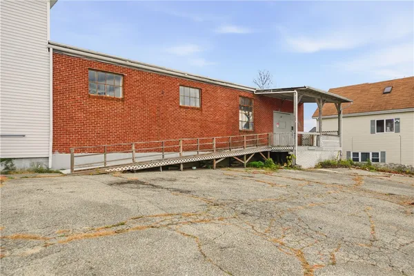 $955,000 | 42 Main Road, Tiverton, RI 02878