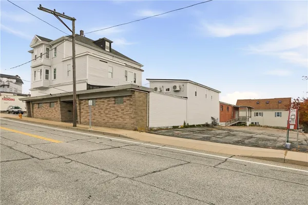 $955,000 | 42 Main Road, Tiverton, RI 02878