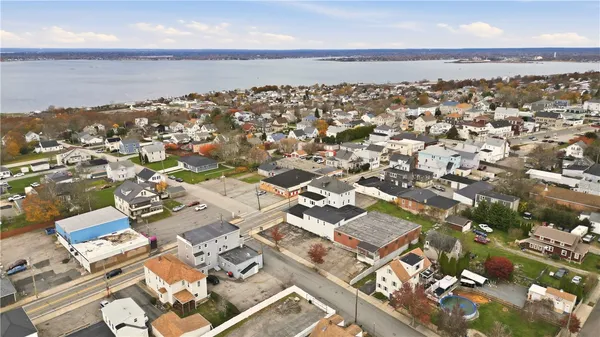 $955,000 | 42 Main Road, Tiverton, RI 02878