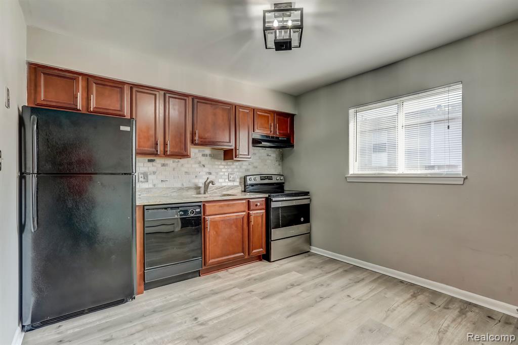 629 West Maple Road, Unit 5 Clawson, MI 48017 - Photo 10 of 14