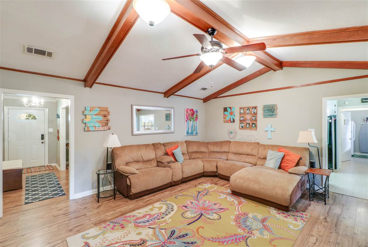 196 Huntview Drive Brandon, MS 39042 - Photo 31 of 37 great room with high vaulted ceilings