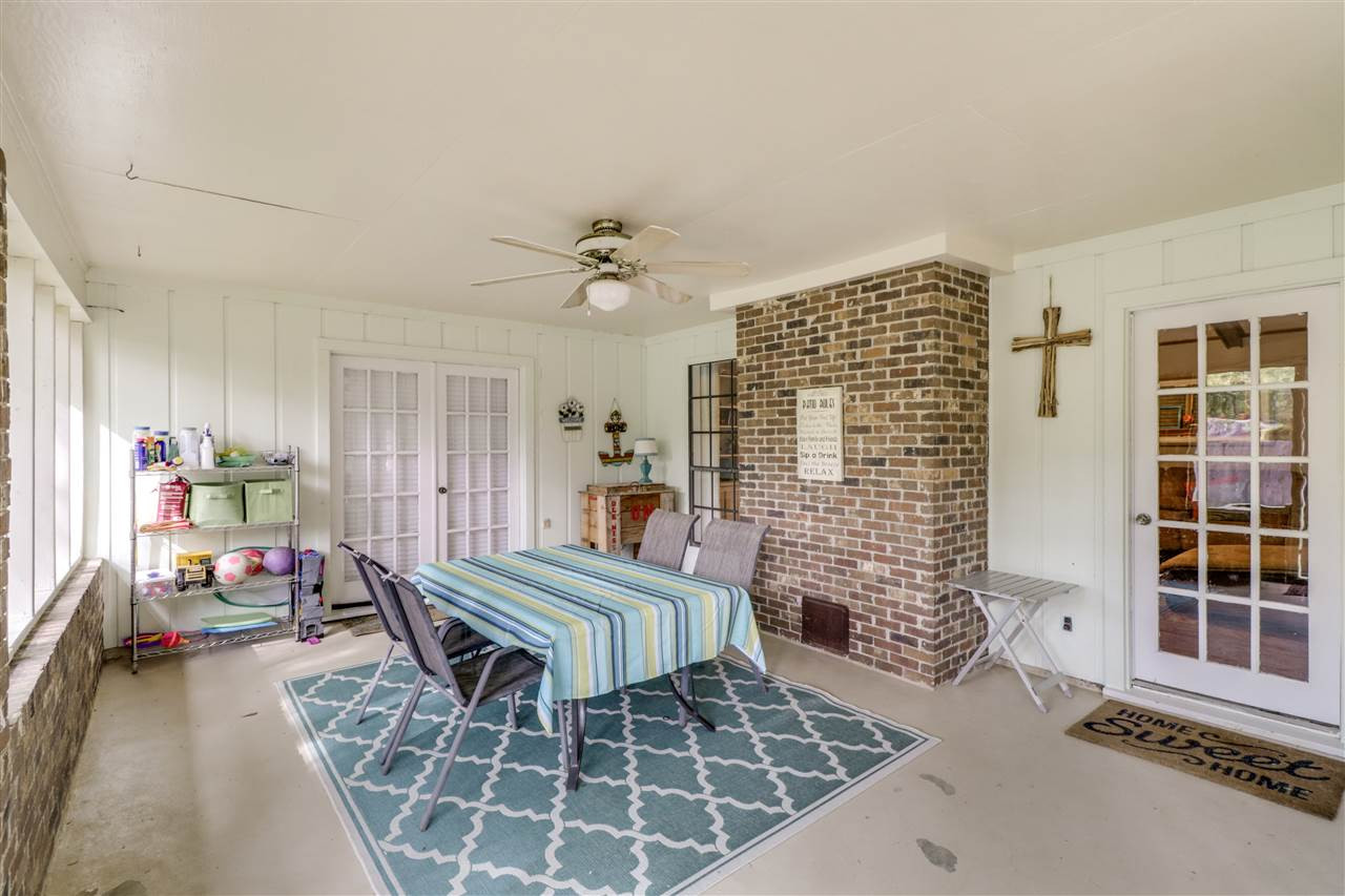 196 Huntview Drive Brandon, MS 39042 - Photo 8 of 37 HUGE screened in patio