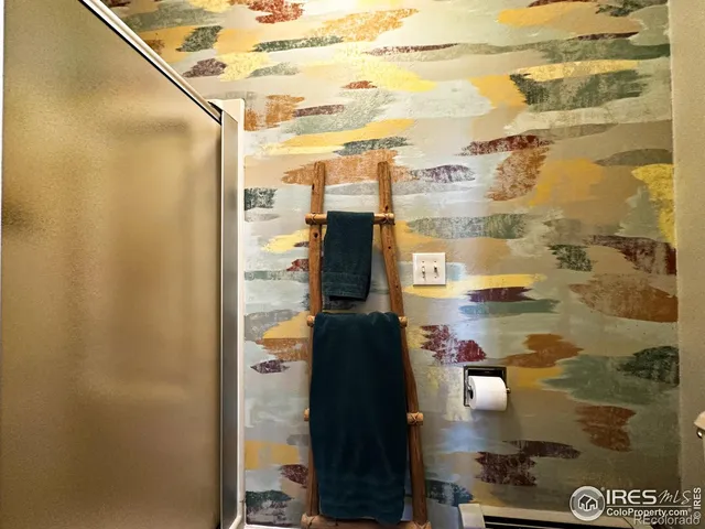 a picture of a bathroom