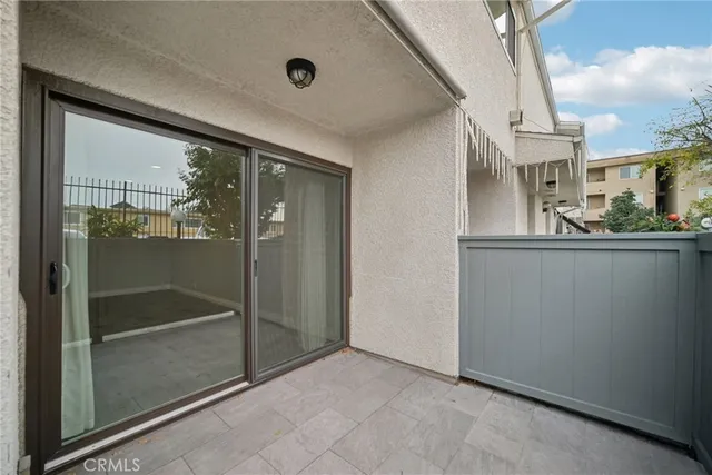 a picture of a room with a floor plan