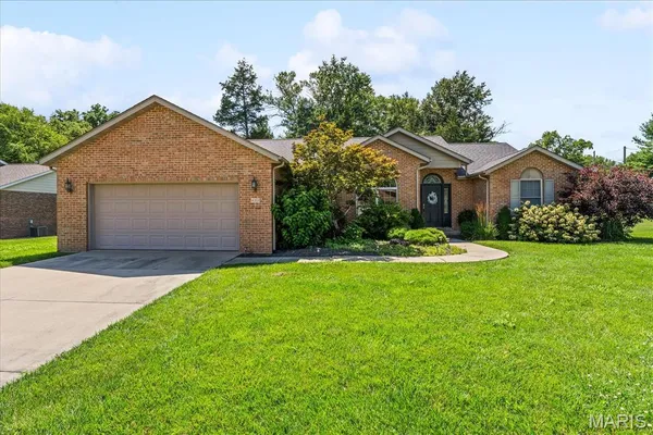 $330,000 | 432 Meadowlark Lane, Belleville, IL 62220