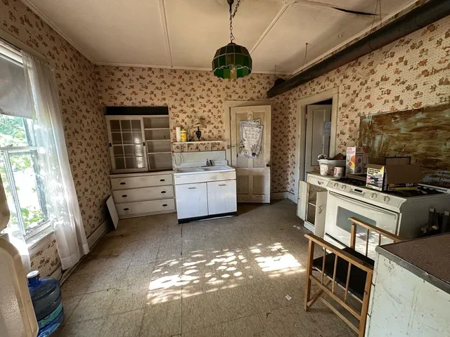 $195,000 | 32 Main Street, Hinsdale, NH 03451