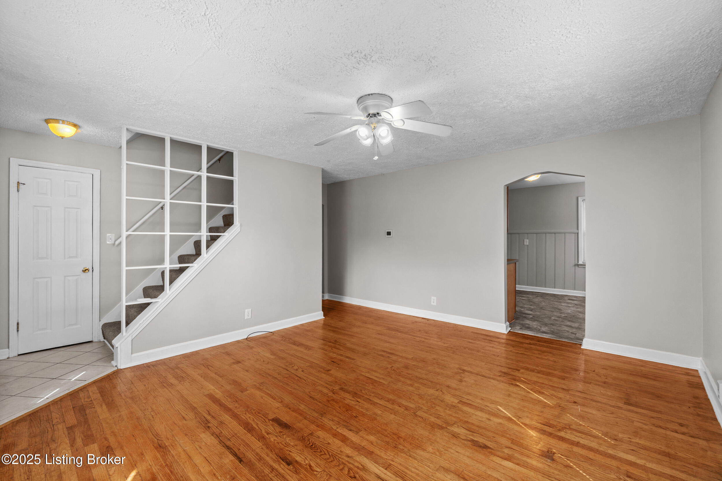 3425 Maple Road Louisville, KY 40299 - Photo 10 of 39 Hardwood!