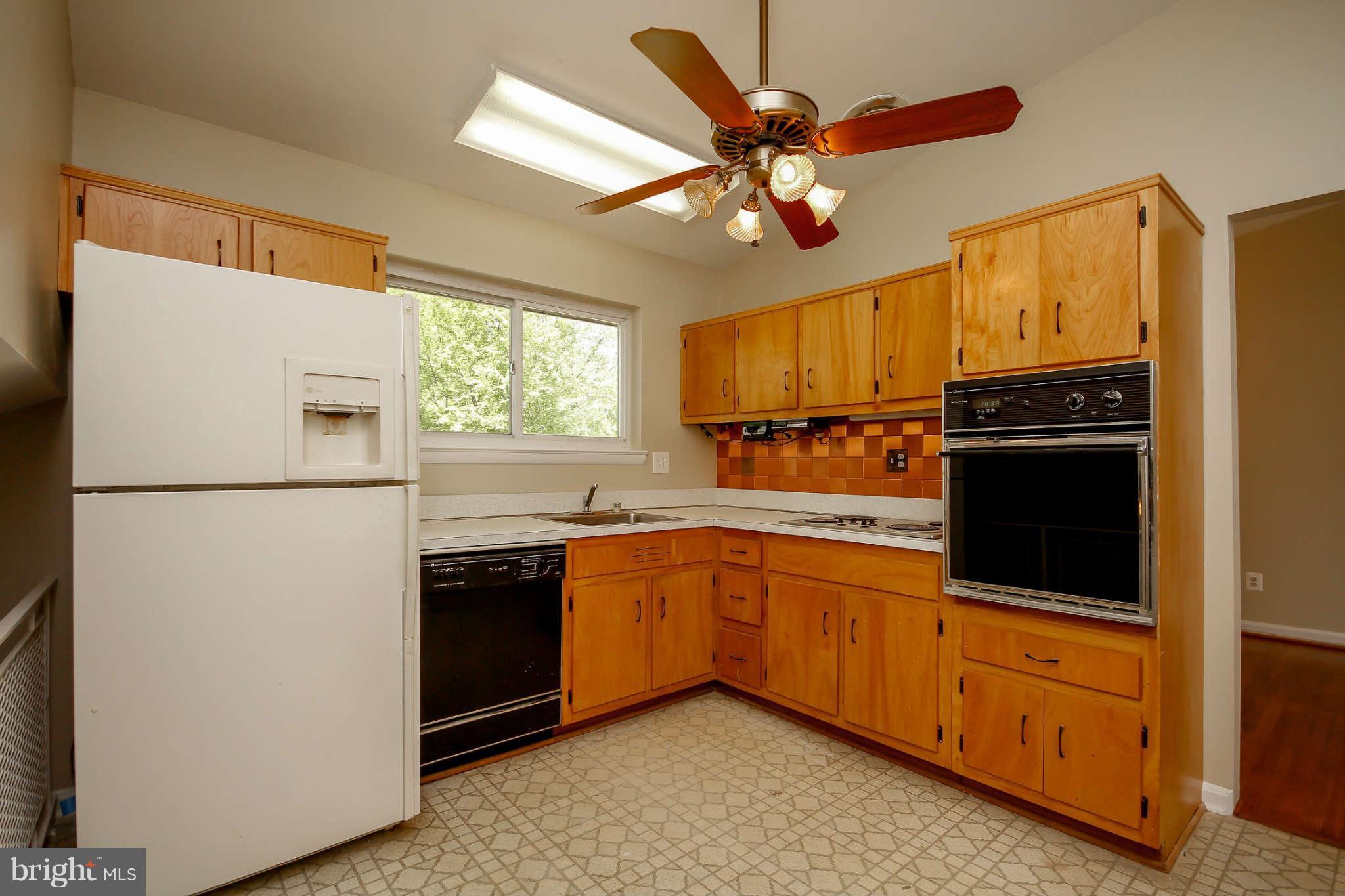10906 Fiesta Road Silver Spring, MD 20901 - Photo 4 of 24 Kitchen