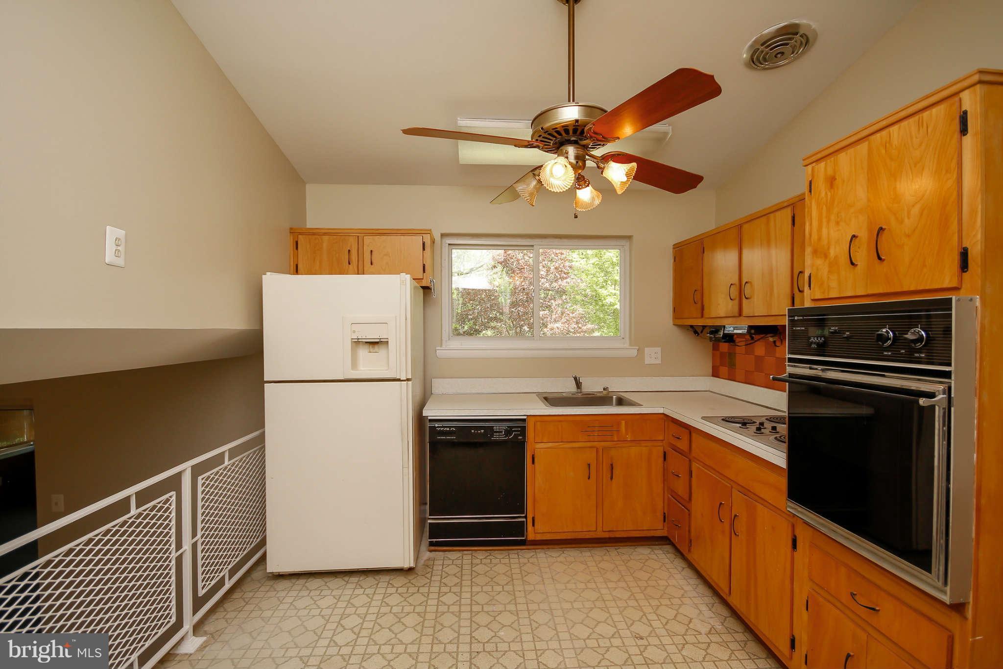 10906 Fiesta Road Silver Spring, MD 20901 - Photo 5 of 24 Kitchen