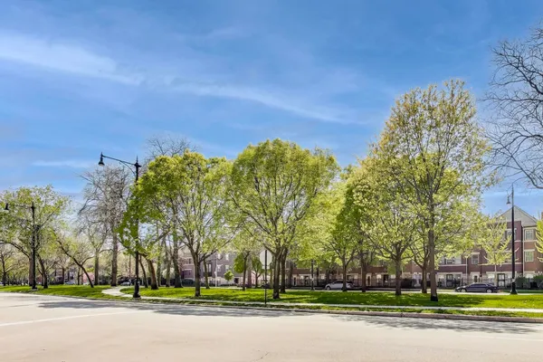 $425,000 | 3735 South Lake Park Avenue, Unit G, Chicago, IL 60653
