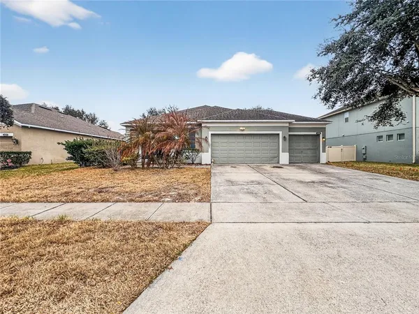 a front view of house with yard