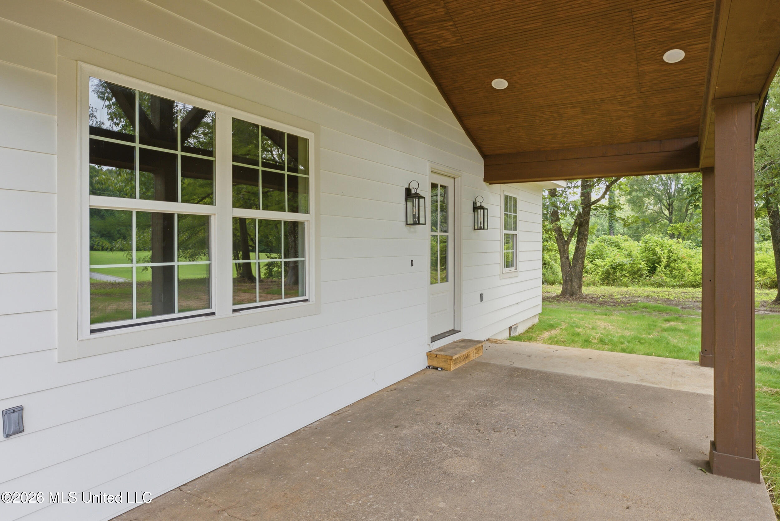 4683 Belmont Road Hernando, MS 38632 - Photo 2 of 30 Covered Front Porch