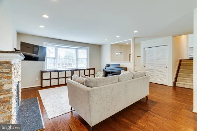 $3,300 | 7606 Jervis Street, Springfield, VA 22151