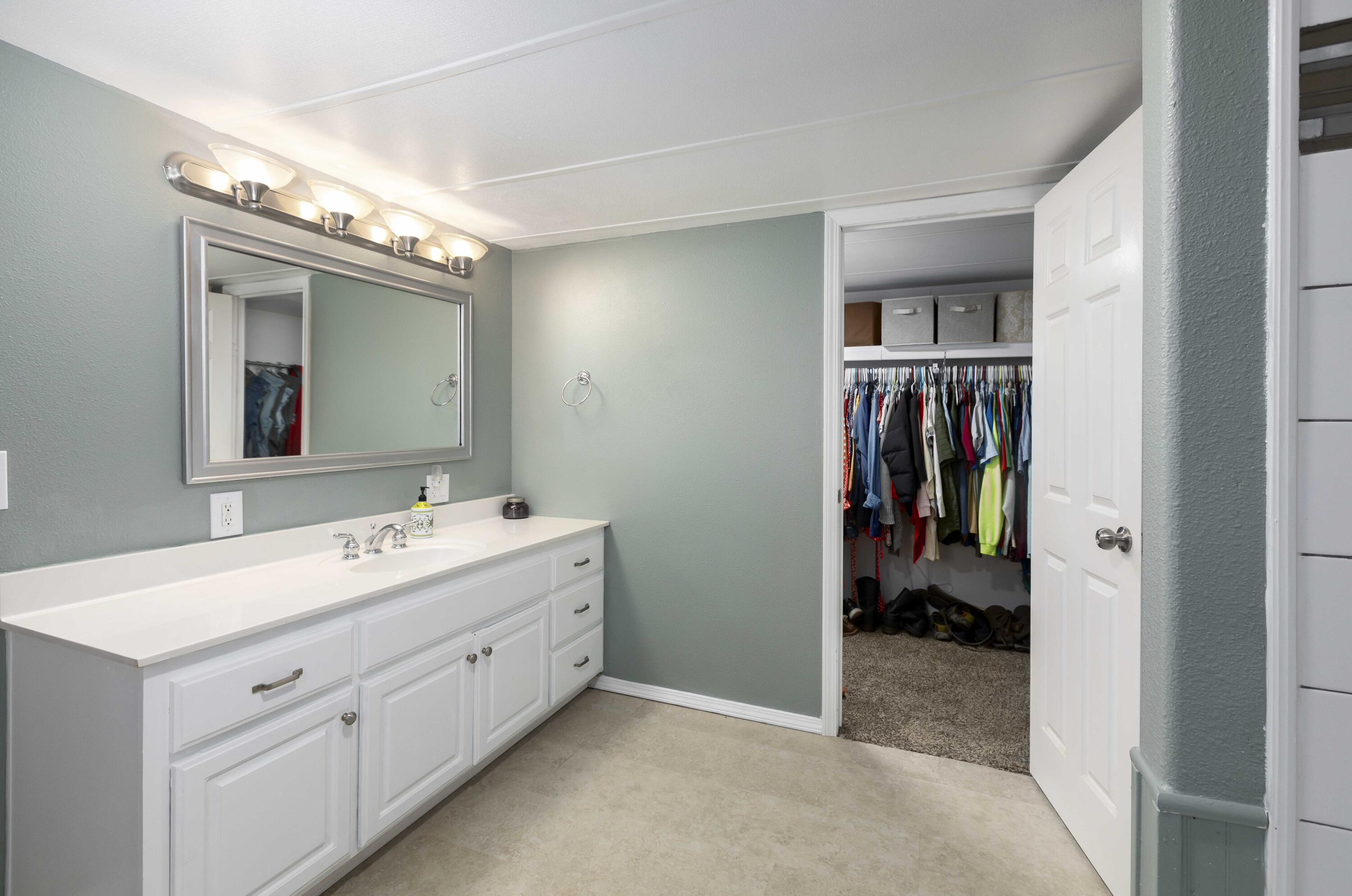 5225 Dodge Road White City, OR 97503 - Photo 21 of 49 a en suite bathroom with a sink and a mirror
