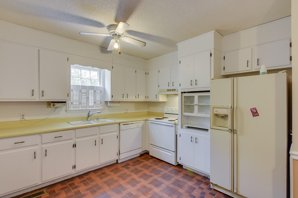3021 Vaucluse Road Aiken, SC 29801 - Photo 11 of 31