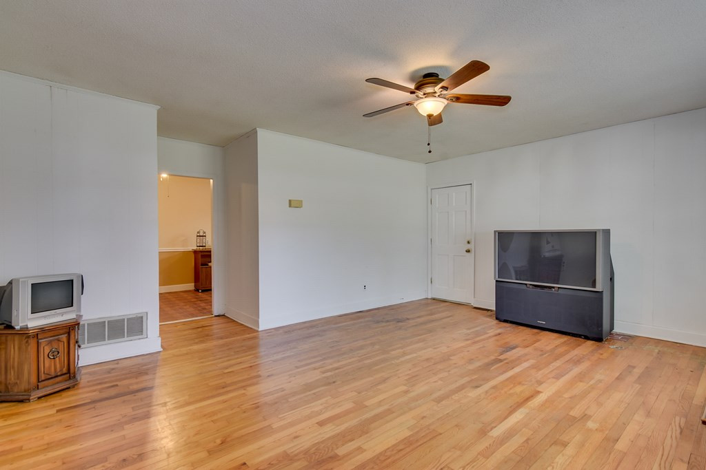 3021 Vaucluse Road Aiken, SC 29801 - Photo 6 of 31