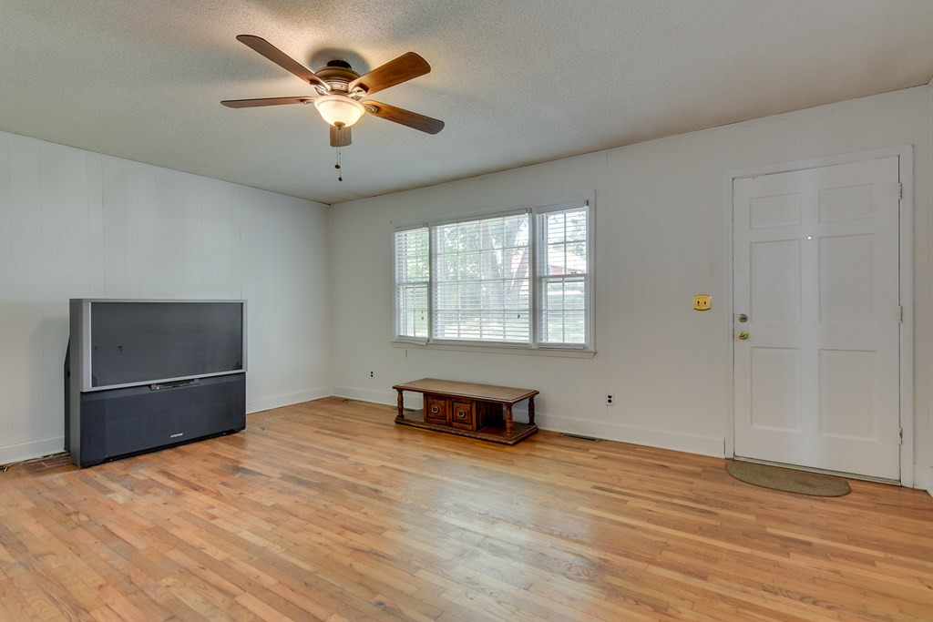 3021 Vaucluse Road Aiken, SC 29801 - Photo 7 of 31