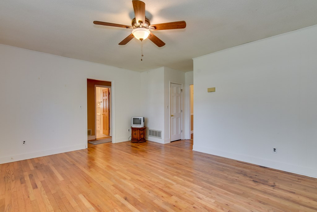 3021 Vaucluse Road Aiken, SC 29801 - Photo 8 of 31