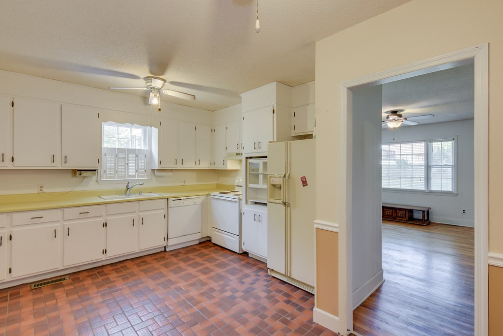3021 Vaucluse Road Aiken, SC 29801 - Photo 10 of 31