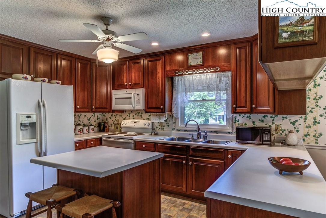 312 Riverside Drive Sparta, NC 28675 - Photo 20 of 36 Gallery Image 20