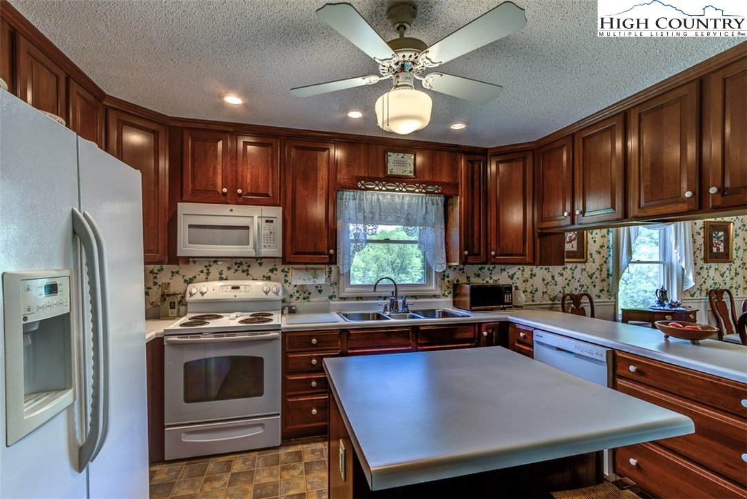 312 Riverside Drive Sparta, NC 28675 - Photo 25 of 36 Gallery Image 25