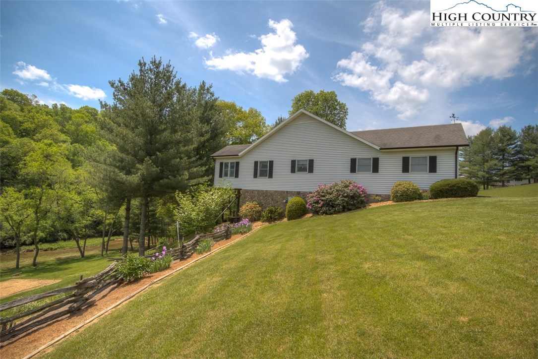 312 Riverside Drive Sparta, NC 28675 - Photo 3 of 36 Gallery Image 3