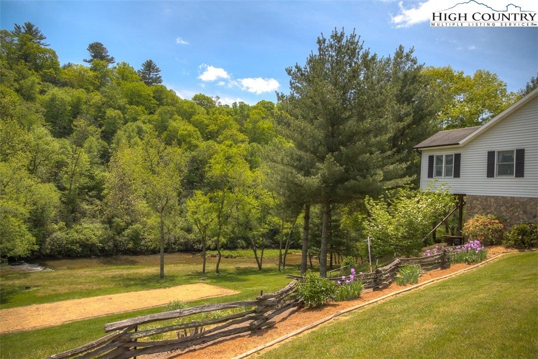 312 Riverside Drive Sparta, NC 28675 - Photo 4 of 36 Gallery Image 4