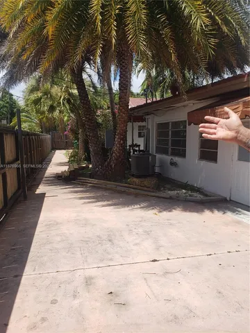 $3,200 | 1997 Southwest 17th Court, Unit 1, Miami, FL 33145