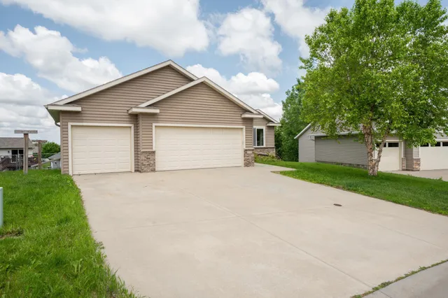 $329,000 | 829 Dubuque Boulevard, Zumbrota, MN 55992