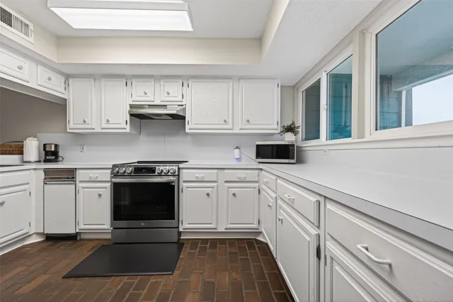 $299,990 | 1429 Bowsprit Point, Willis, TX 77318