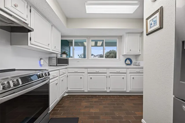 $299,990 | 1429 Bowsprit Point, Willis, TX 77318